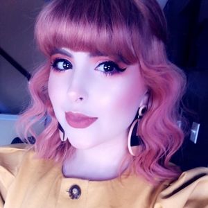 Meet your Posher, Alexandra